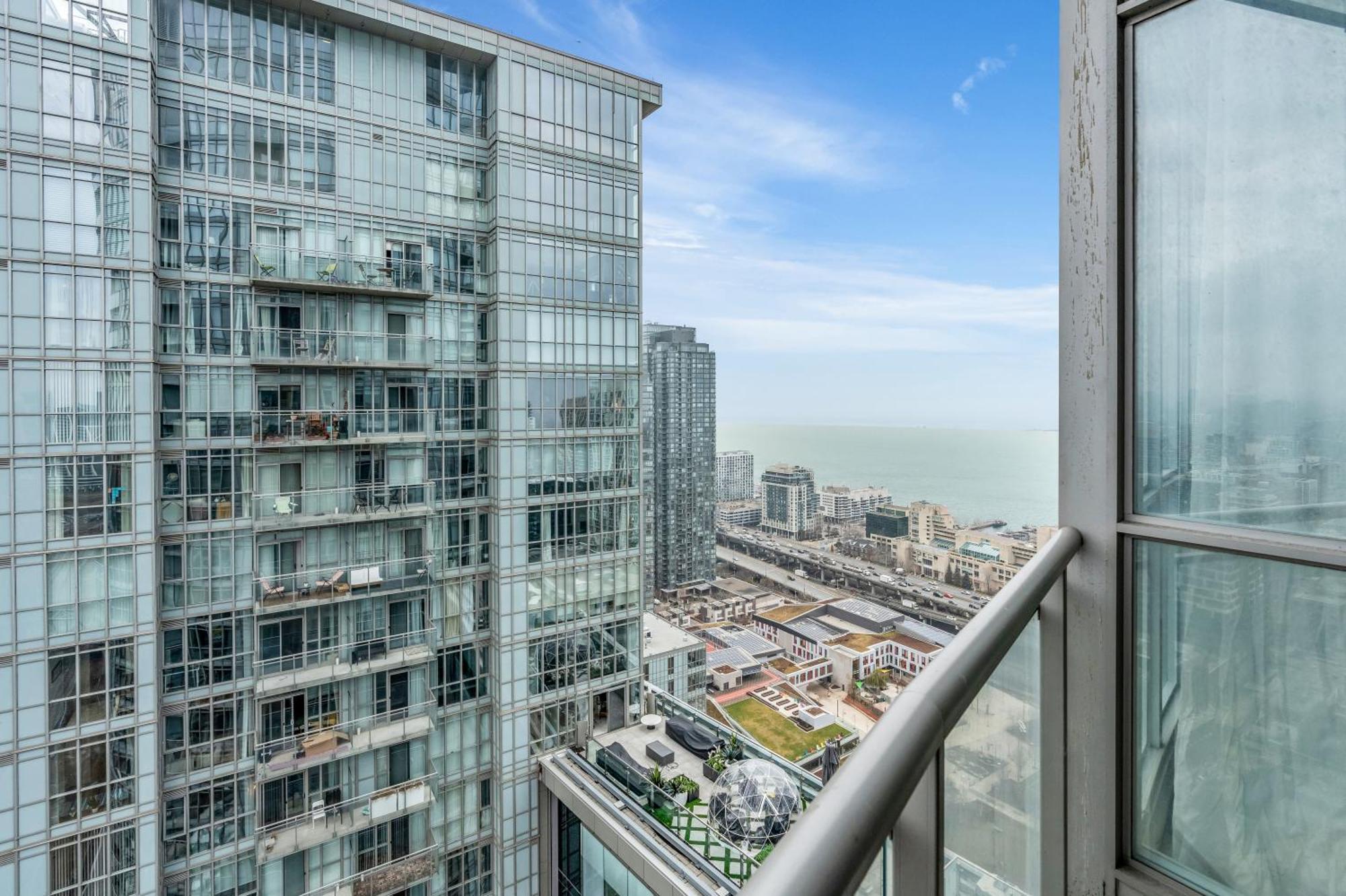 Spadina Modern Suites Toronto Eksteriør billede